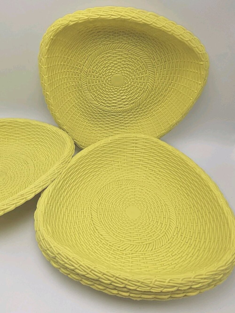 Yellow Triangle Plastic Basket Plates 6 Vintage Regaline USA Basketweave Bowls